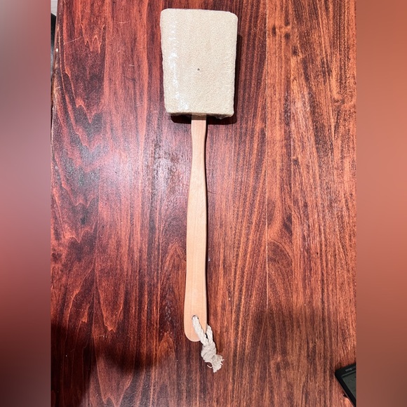 New - Natural Exfoliating Loofah Back Sponge Scrubber w/ Long Wooden Handle - Picture 4 of 6